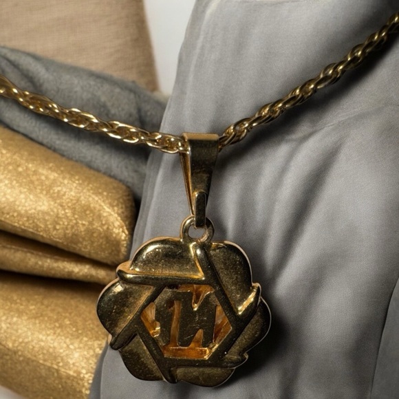 NINA RICCI Rhinestone Necklace hexagon shape EUC - Picture 4 of 6